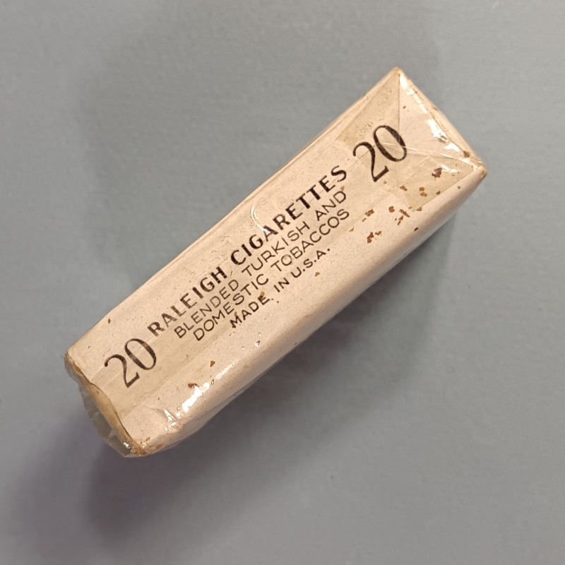 PAQUET DE 20 CIGARETTES MILITAIRE US DE LA MARQUE RALEIGH TIMBRE TAXE WAR BONDS AND STAMPS SECONDE GUERRE